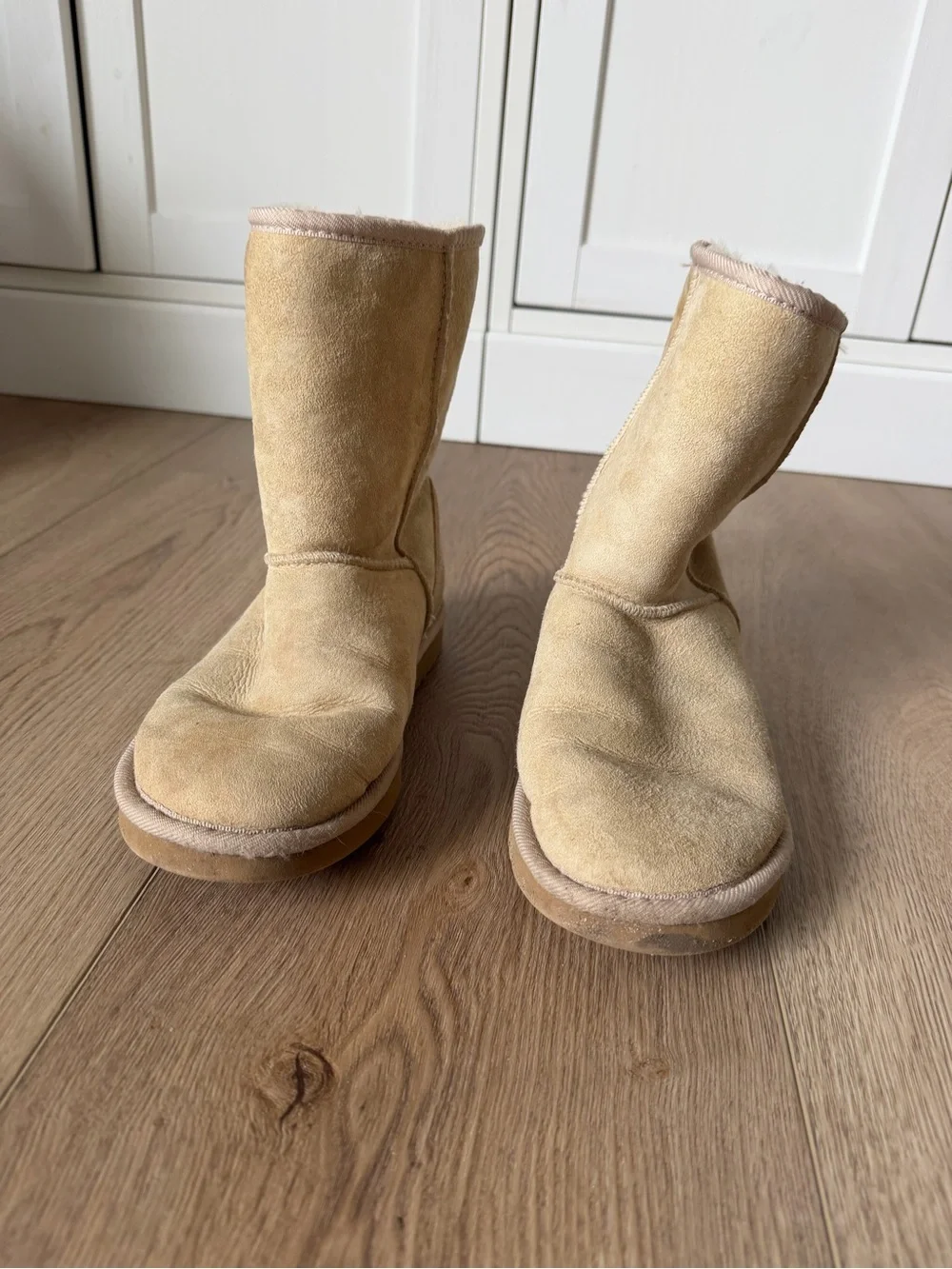 UGG Australia Classic Short Sand Suede Shearling Boots Size 7
